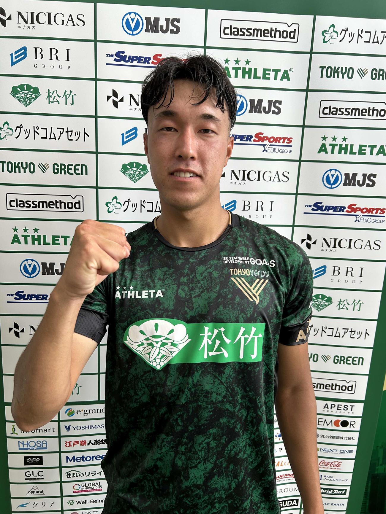 東京Vで特別指定選手としてプレーする日大のFW平尾勇人