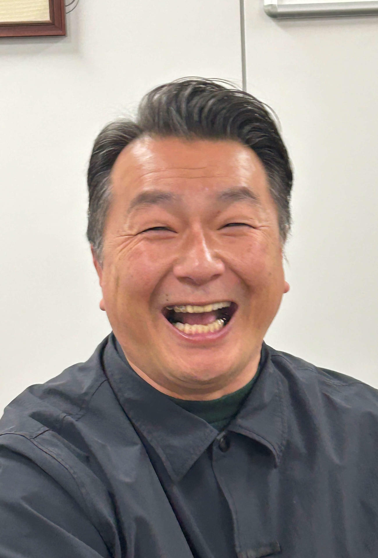 明るく笑う松崎裕さん