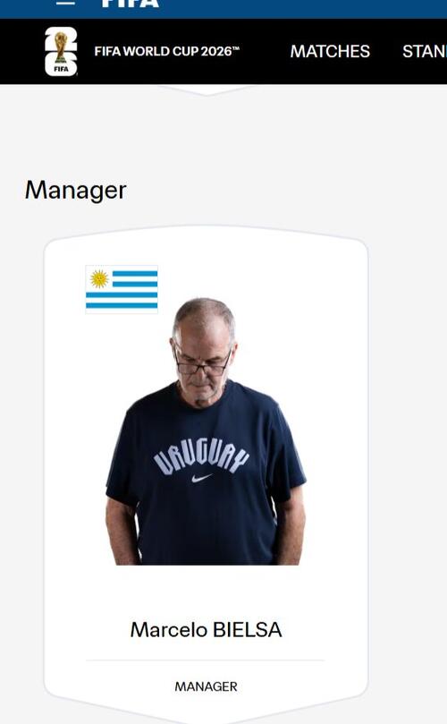 下を向いたウルグアイのマルセロ・ビエルサ監督の紹介写真（FIFA公式サイトから）