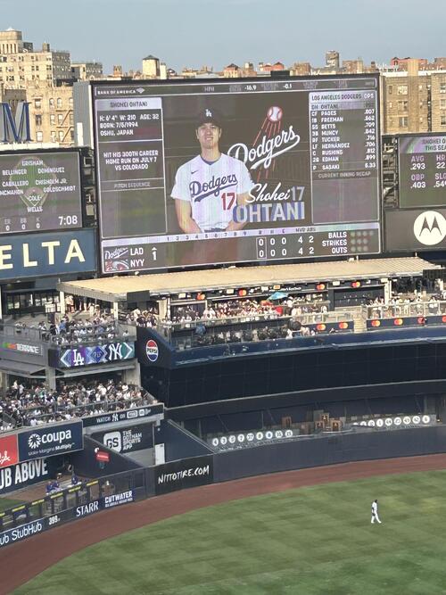 バックスクリーンに映し出されたドジャース大谷翔平の姿