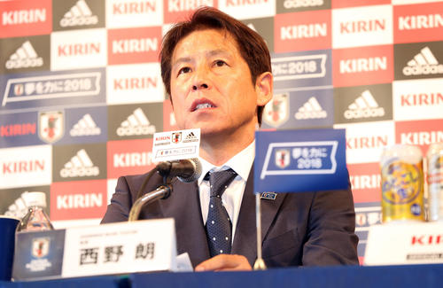 キリン杯ガーナ戦のメンバー発表を行う西野監督（撮影・狩俣裕三）