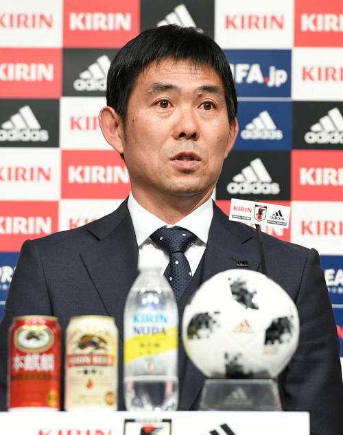 メンバー発表会見で質問に答えるサッカー日本代表森保監督（撮影・山崎安昭）