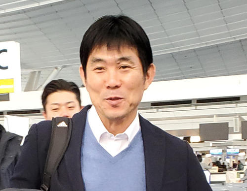 7日、欧州視察出発前に取材に応じる日本代表の森保監督