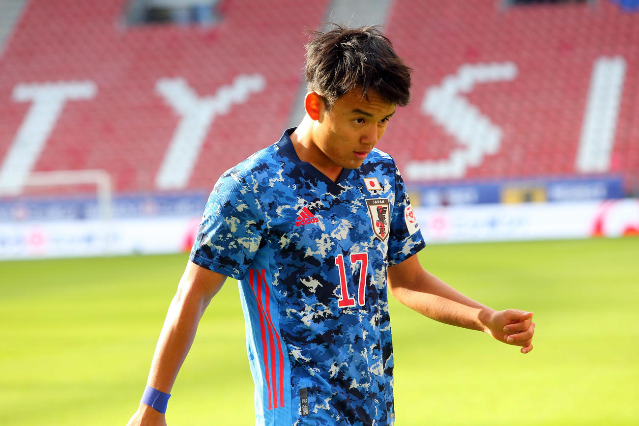 試合を終えて引き揚げる日本MF久保建英（2020年10月9日撮影）