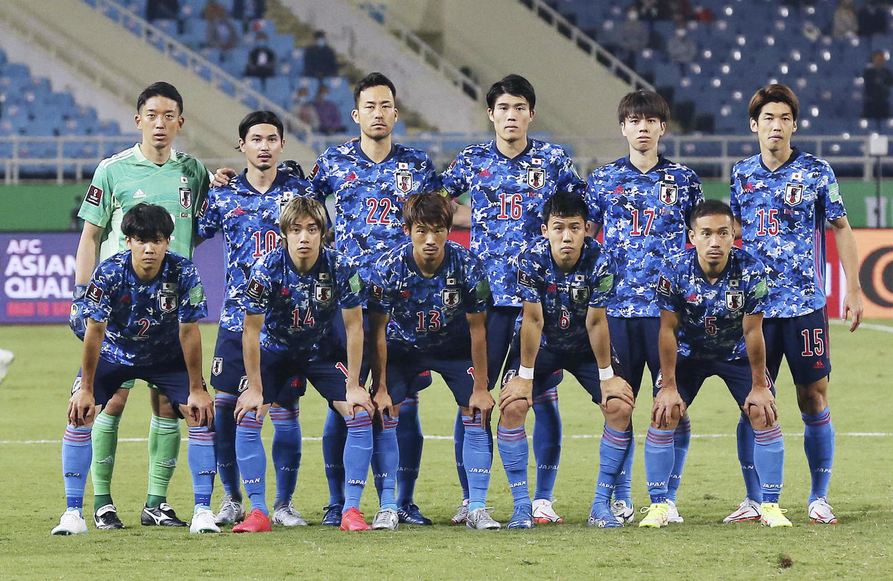 ベトナム戦に臨む日本代表イレブン。（前列左から）山根、伊東、守田、遠藤航、長友、（後列左から）GK権田、南野、吉田、冨安、田中、大迫（C）JFA