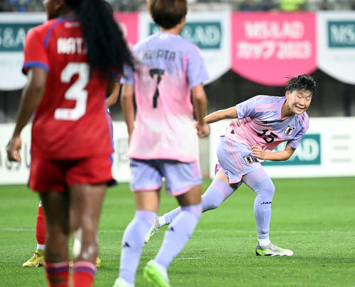 日本対パナマ　後半、ゴールを決める藤野（撮影・たえ見朱実）