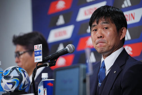 日本代表メンバーを発表し会見に臨む森保監督（撮影・垰建太）