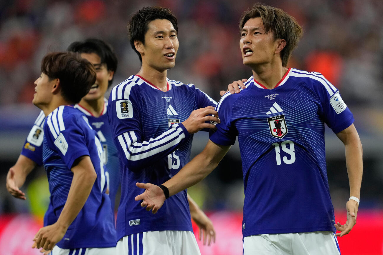 日本対オランダ　後半、日本の2点目を喜ぶ小川航基（右＝AP）