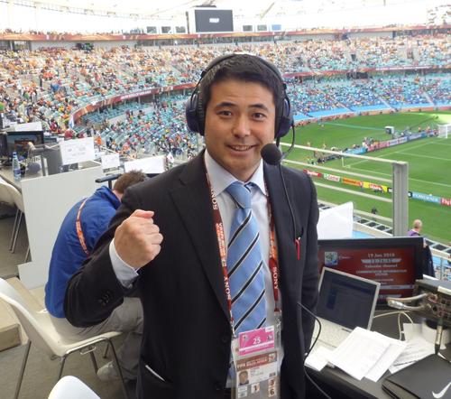 Ｗ杯ブラジル大会で日本－コロンビア戦の実況席に立ったテレビ朝日の吉野アナウンサー