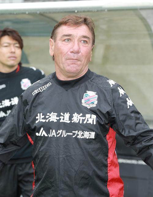 東京対札幌　札幌ペトロビッチ監督（撮影・中島郁夫）２０１８年５月１３日