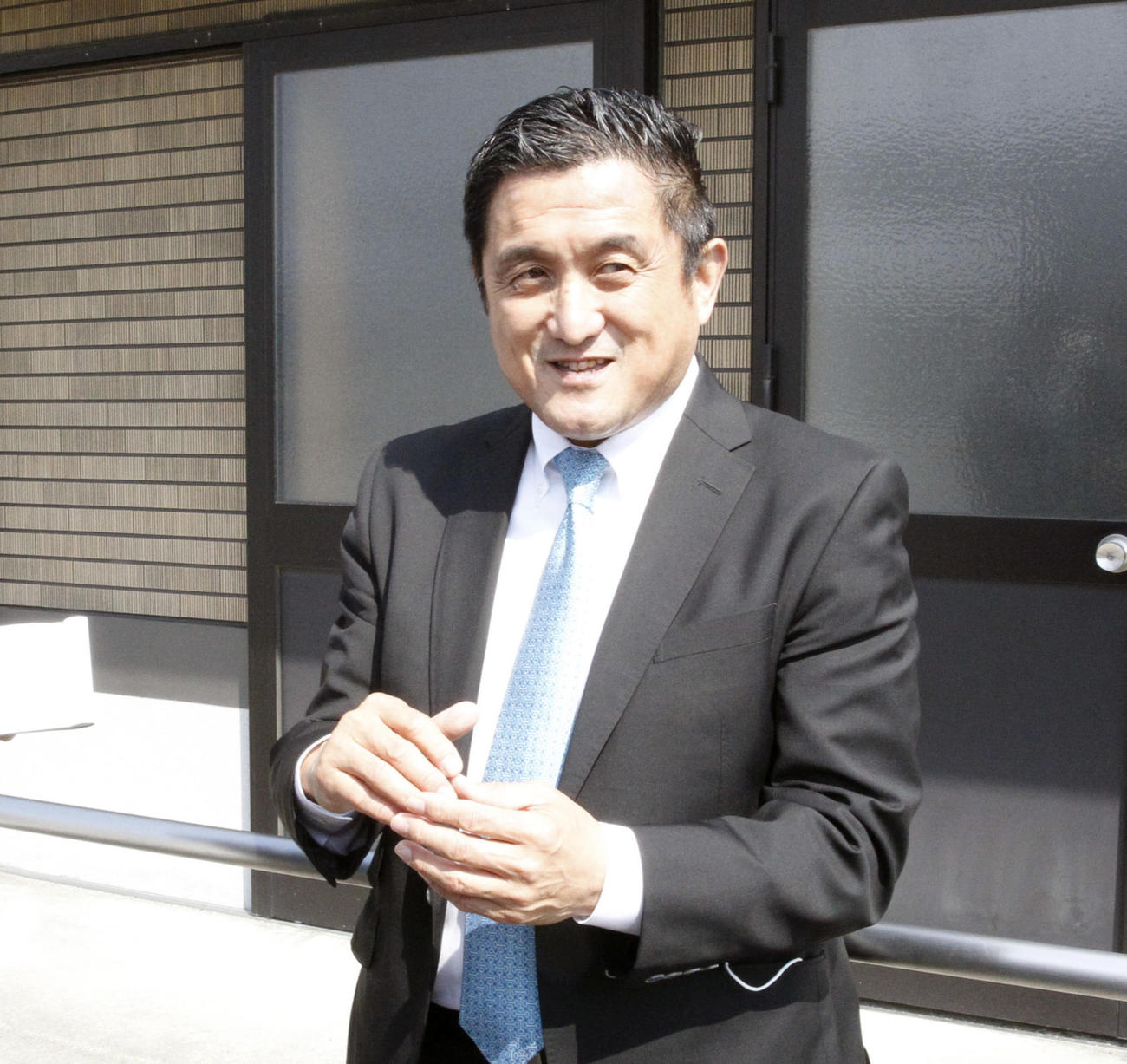 取材に応じる鳥栖の竹原社長