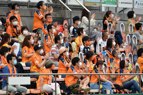 20年7月12日、清水対G大阪　選手紹介に拍手で応じるサポーター