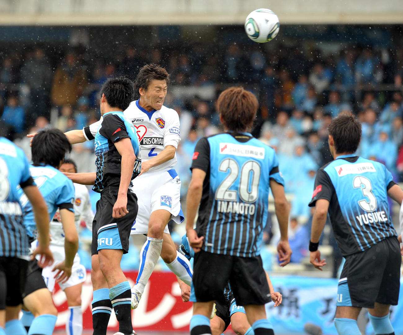 11年4月23日、川崎F対仙台　後半43分、ヘディングで決勝ゴールを決めた仙台DF鎌田