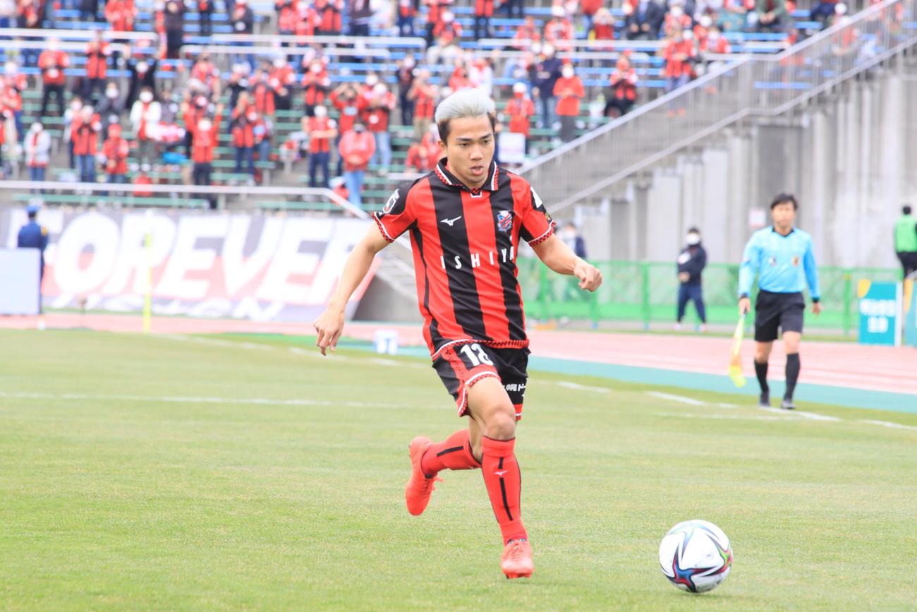 24日仙台戦でJ1通算100試合を達成した札幌MFチャナティップ（撮影・保坂果那）
