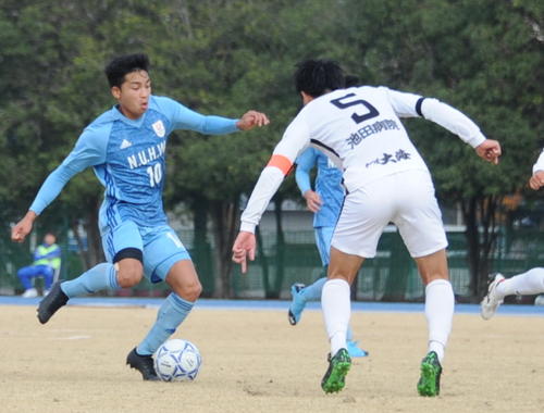 19年全日本大学選手権の鹿屋体大戦でドリブルするシマブク（19年12月11日撮影）