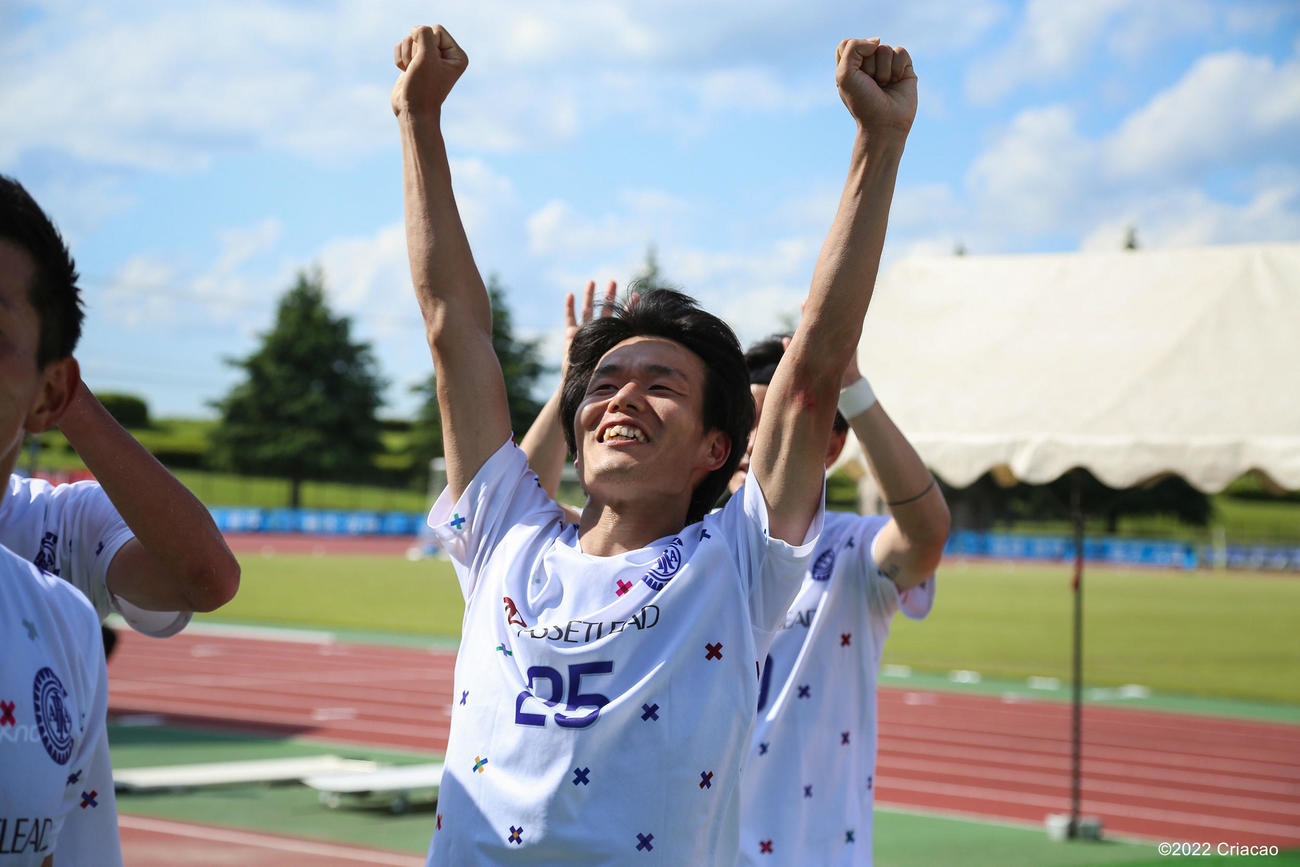 JFL第10節、ソニー仙台FC戦で決勝ゴールを決めて喜ぶクリアソン新宿の千葉丈太郎（C）2022 Criacao