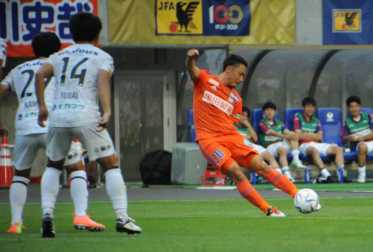23日岡山戦、前半21分に右FKから同点ゴールを決める島田