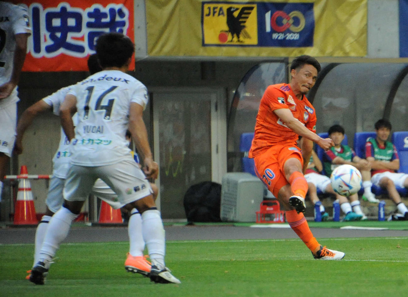 23日岡山戦、前半21分に右FKから同点ゴールを決める島田