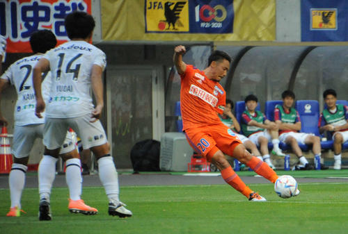 23日岡山戦、前半21分に右FKから同点ゴールを決める島田