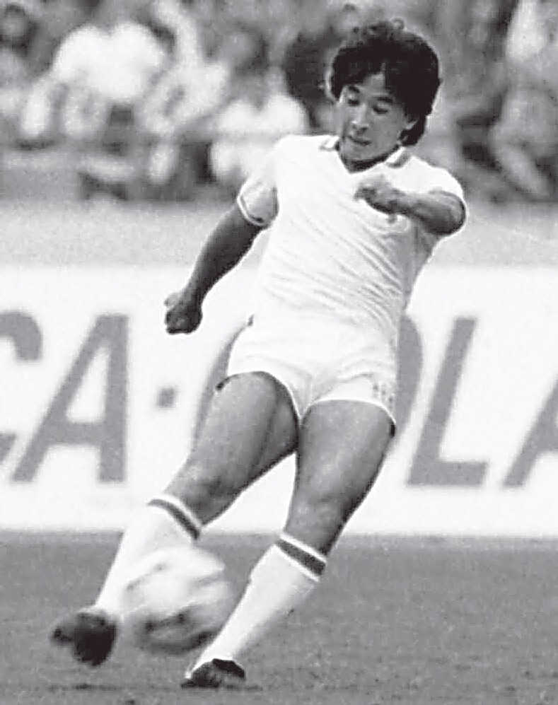 W杯メキシコ大会アジア最終予選日本対韓国　前半終了間際、「伝説のフリーキック」を決める木村和司（1985年10月26日撮影）