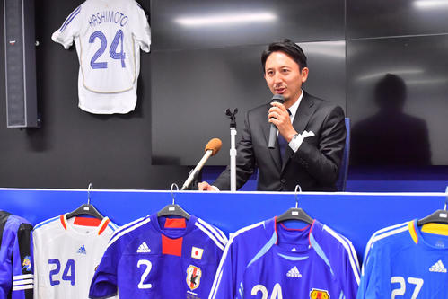 現役引退を発表し、古巣のG大阪で会見する橋本（撮影・和賀正仁）
