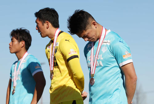 全日本大学選手権（インカレ）　準決勝　筑波大対明大　決勝進出を逃し、悔しい表情を見せる筑波大・山内翔（右）（2023年12月21日撮影）