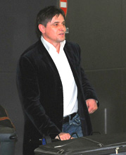 来日したストイコビッチ新監督(撮影・清水貴仁)