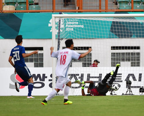 日本対ベトナム　前半、先制点はベトナムがいれる（撮影・清水貴仁）