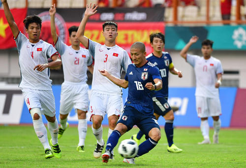 日本対ベトナム　後半、決定的なチャンスもオフサイド判定となる前田（撮影・清水貴仁）