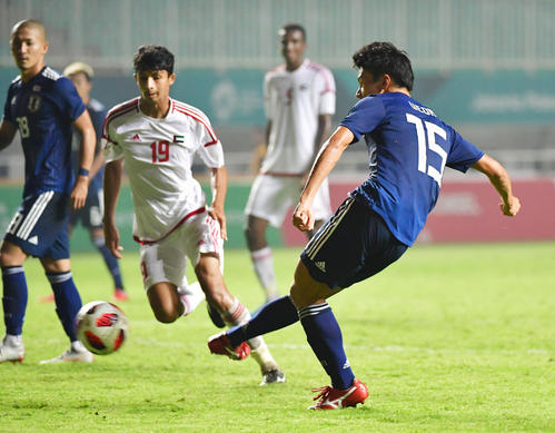 アジア大会準決勝　日本対UAE　後半、先制ゴールを決める上田綺世（撮影・清水貴仁）
