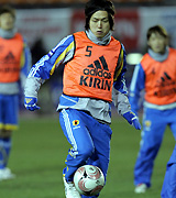 ボールラインゲームで軽快な動きを見せるＭＦ遠藤（撮影・宇治久裕）