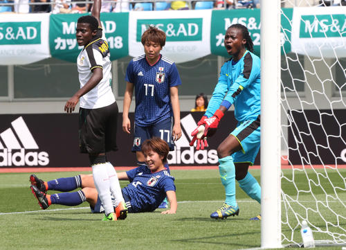 日本女子代表対ガーナ女子代表　ＦＷ岩渕真奈は勝ち越しゴールを決め笑顔（撮影・梅根麻紀）