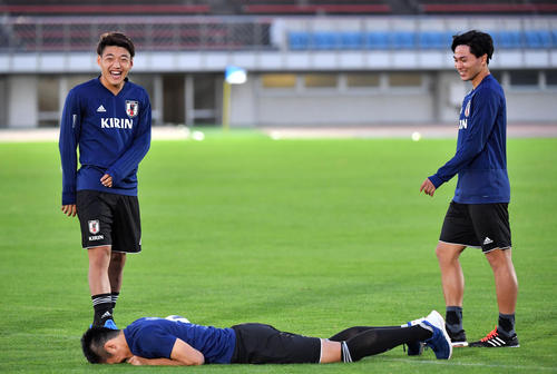 南野 堂安と 実は初対面 もまるで旧知の仲 日本代表 日刊スポーツ