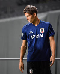 日本代表 サッカーユニフォーム（佐々木翔 #4） 初招集の佐々木翔“本田背番4”も「僕は僕なので」 - 日本代表 : 日刊