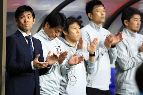 試合開始前の森保監督（撮影・江口和貴）