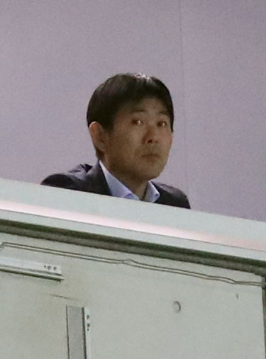浦和対全北　試合を視察する森保監督（撮影・狩俣裕三）