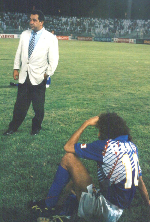93年10月、イラク戦でW杯予選敗退。オフト監督（左）とラモス