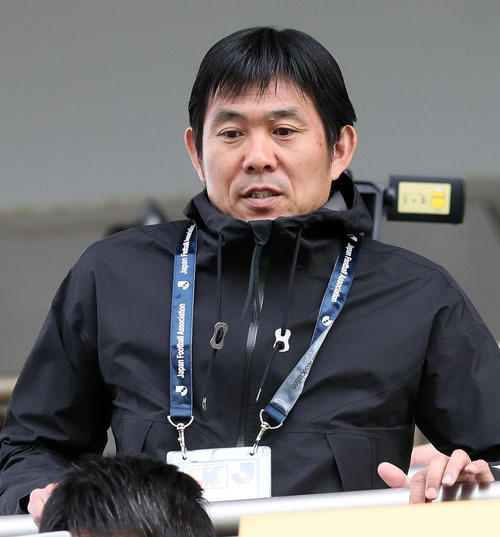 清水対浦和戦を視察する森保日本代表監督（撮影・松本俊）