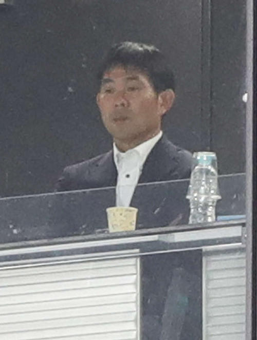 川崎F対上海上港戦を視察する日本代表森保監督（撮影・河野匠）