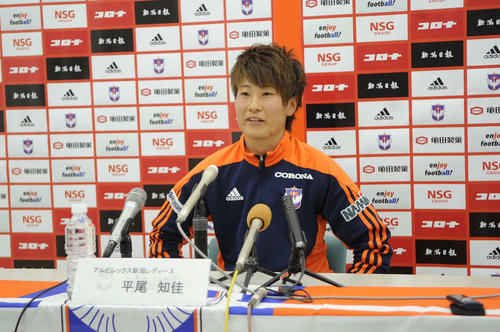 会見でW杯日本女子代表選出の感想を話すGK平尾