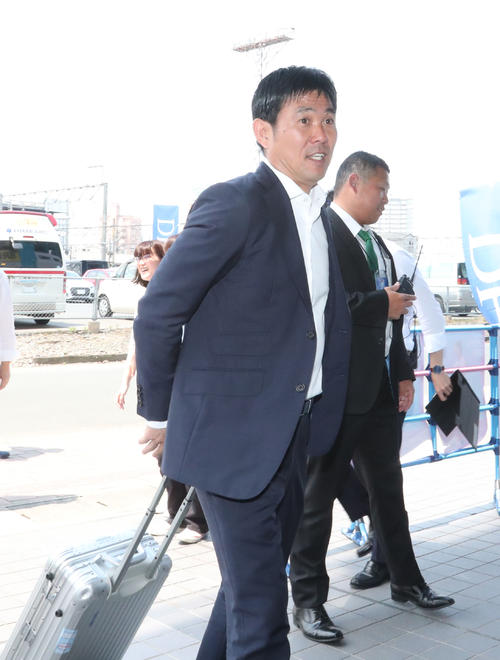 鳥栖対G大阪　試合を視察に駅前不動産スタジアムに訪れた森安一日本代表監督（撮影・梅根麻紀）