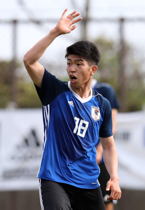 流通経大との練習試合で手を上げてアピールするFW宮代（撮影・河野匠）