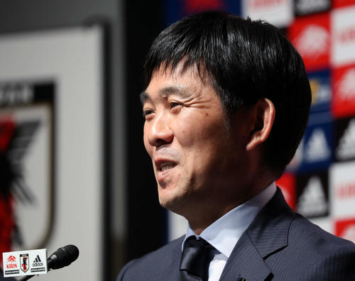 キリンチャレンジ杯の会見で笑顔を見せる森保監督（撮影・河野匠）