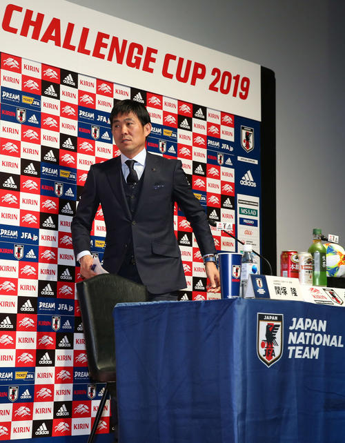 キリンチャレンジ杯の会見を終え、引き揚げる森保監督（撮影・河野匠）