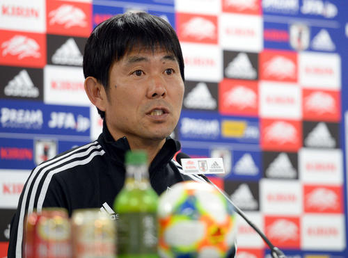 5日の試合へ向け会見する日本代表・森保一監督（撮影・森本幸一）