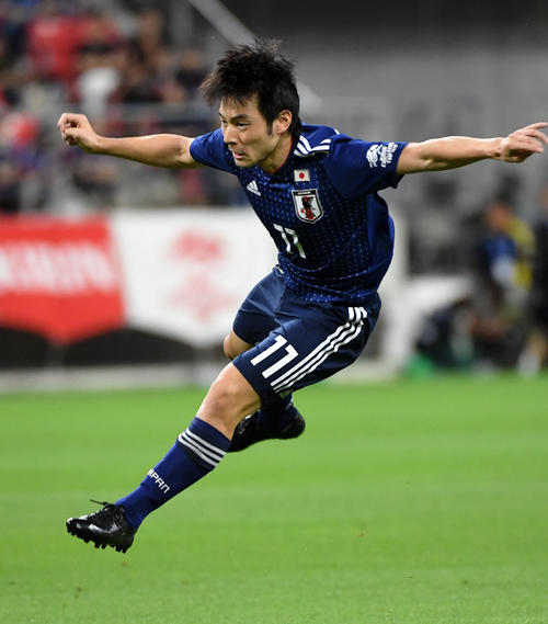 前半、左足でシュートを放つ中島（撮影・横山健太）