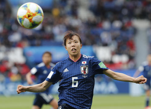 ボールを追う杉田（ＡＰ）