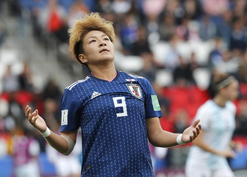悔しい表情の菅澤（ＡＰ）