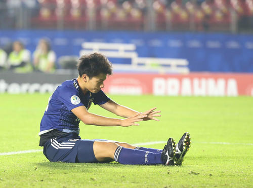 日本対チリ　後半、ゴールを逃し悔しがる上田（撮影・河野匠）