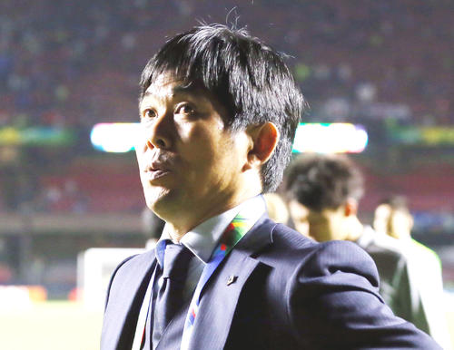 日本対チリ　チリに敗れ、疲れたような表情で引き揚げる森保監督（撮影・河野匠）